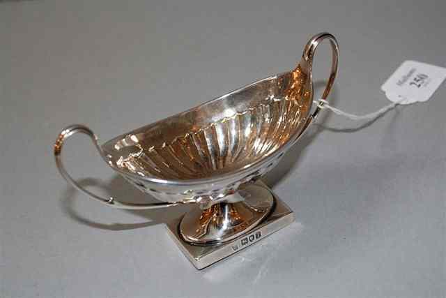 Appraisal: AN EDWARDIAN SILVER OVAL SWEET MEAT DISH with fluted sides