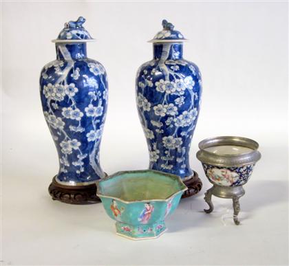 Appraisal: Pair of Chinese Export 'Hawthorne' pattern covered urnsEach of baluster