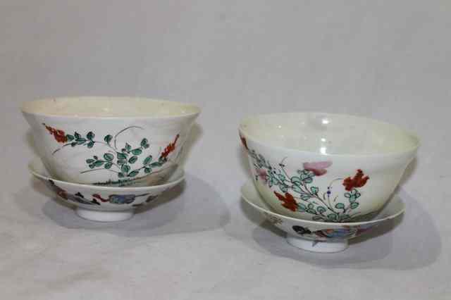 Appraisal: A PAIR OF JAPANESE KUTANI SMALL POLYCHROME PORCELAIN RICE BOWLS