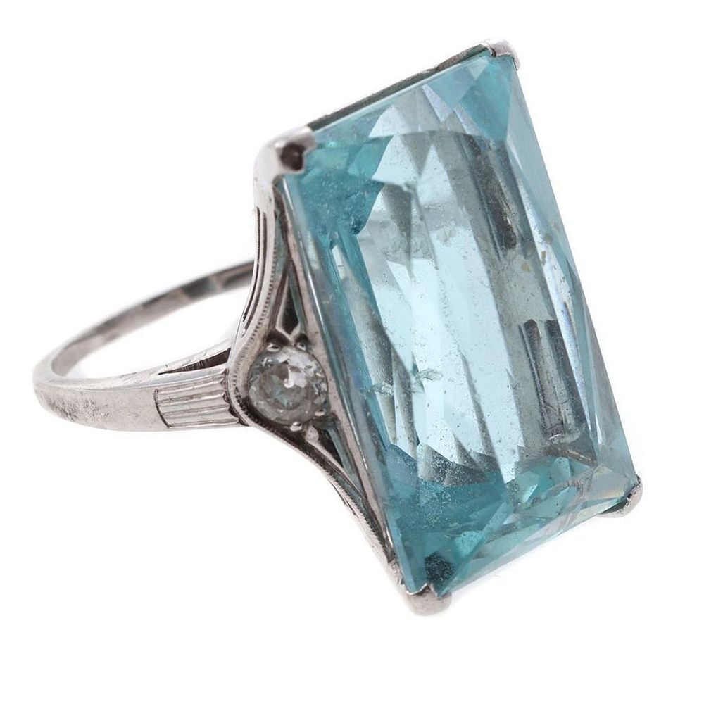 Appraisal: Aquamarine diamond and platinum ring rectangular-cut aquamarine measuring approximately x