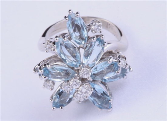 Appraisal: K WHITE GOLD AQUAMARINE AND DIAMOND CLUSTER COCKTAIL RING Ten