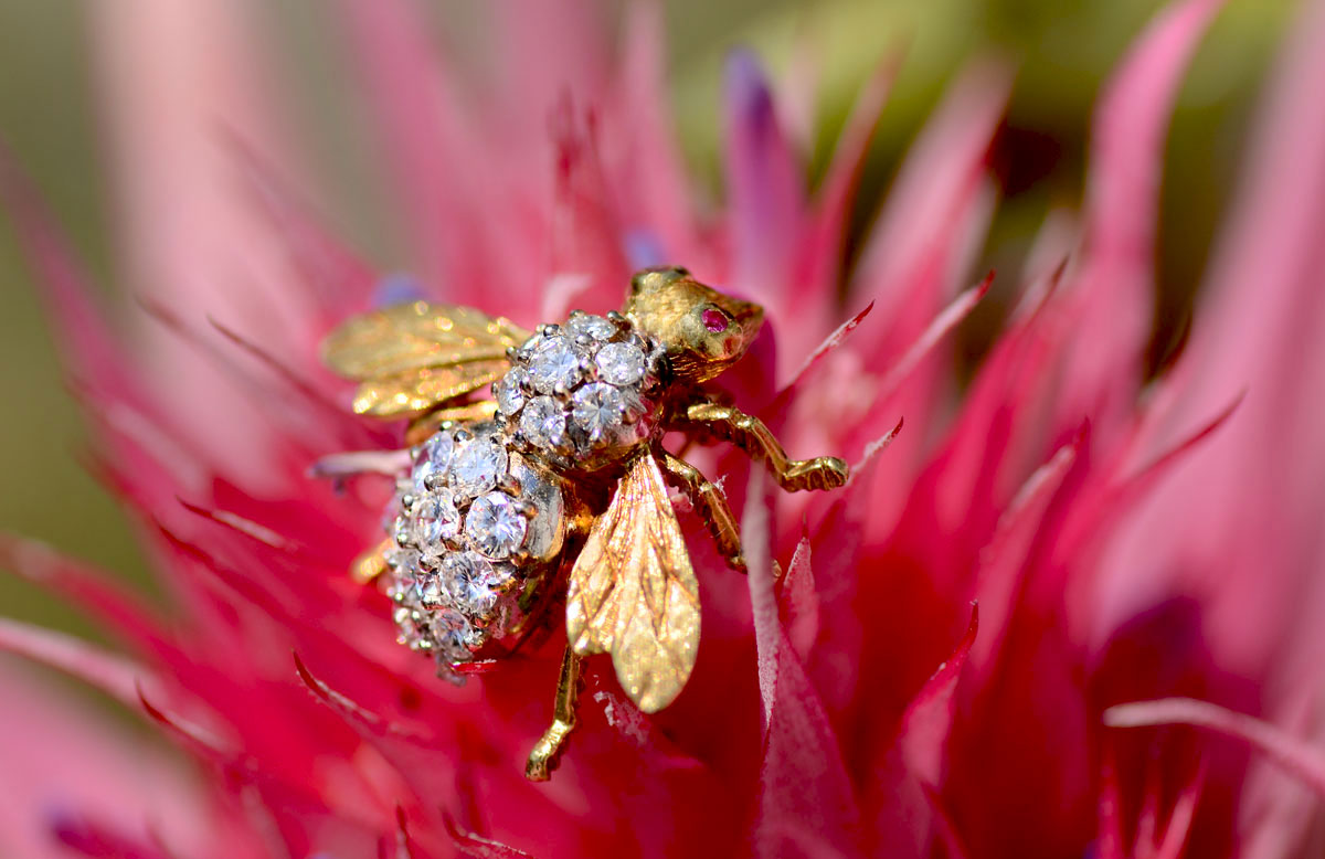 Appraisal: HENRY ROSENTHAL K DIAMOND STUDDED BEE PIN round brilliant cut