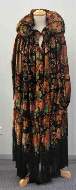 Appraisal: Art Deco cocoon shaped opera coat in floral printed black