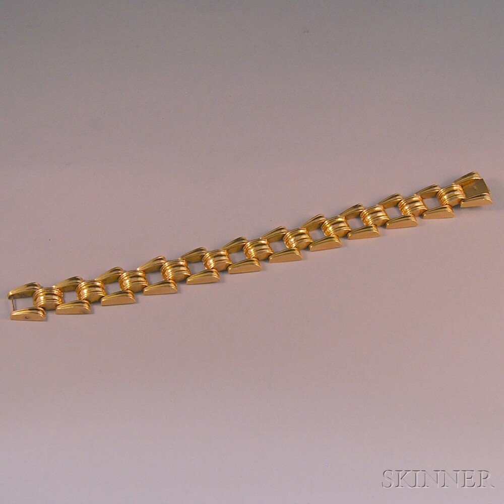 Appraisal: kt Gold Bracelet with flared openwork links total dwt lg