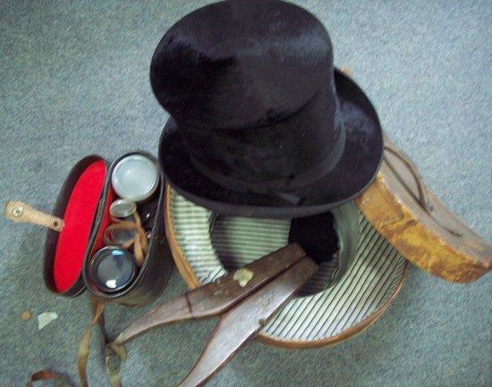 Appraisal: A black silk top hat in a fitted leather box