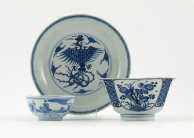 Appraisal: A Chinese blue and white phoenix dish a blue and