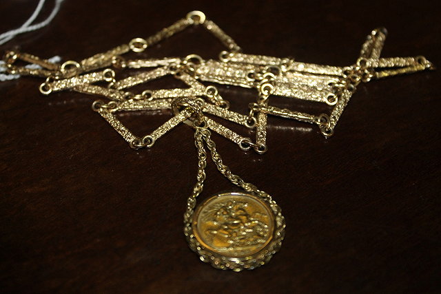 Appraisal: A HALF SOVEREIGN on stylised chain