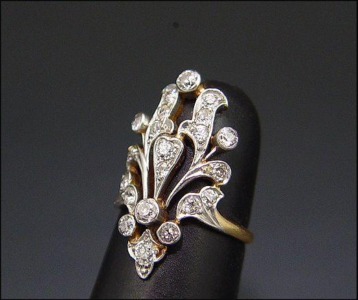 Appraisal: K PLATINUM ANTIQUE DIAMOND RING K yellow gold and platinum