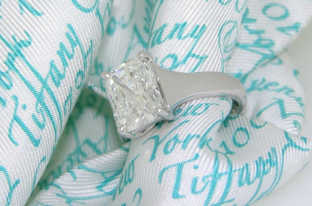 Appraisal: Tiffany Co ct H VS Retail Tiffany Co Platinum Lucida