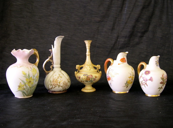 Appraisal: Five-Piece Group of Porcelain Items consisting of an interesting three-piece