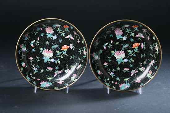 Appraisal: PAIR CHINESE FAMILLE NOIRE PORCELAIN DISHES Daoguang iron red seal