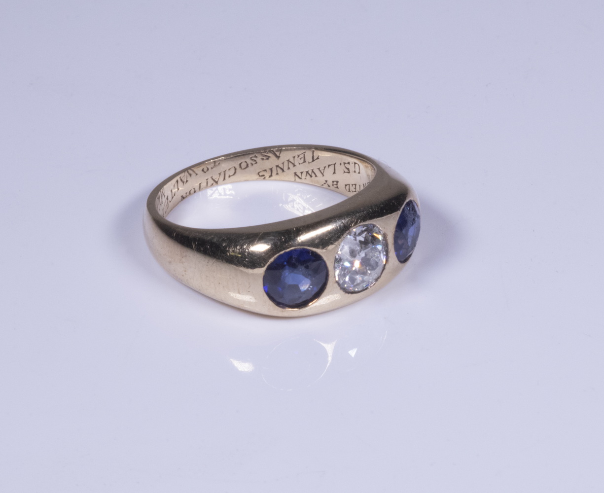 Appraisal: GENT'S SAPPHIRE DIAMOND RING K Yellow Gold Ring center set