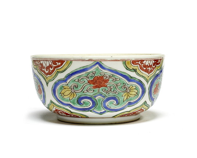 Appraisal: A Japanese Imari bowl - decorated with ruyi lotus decorated