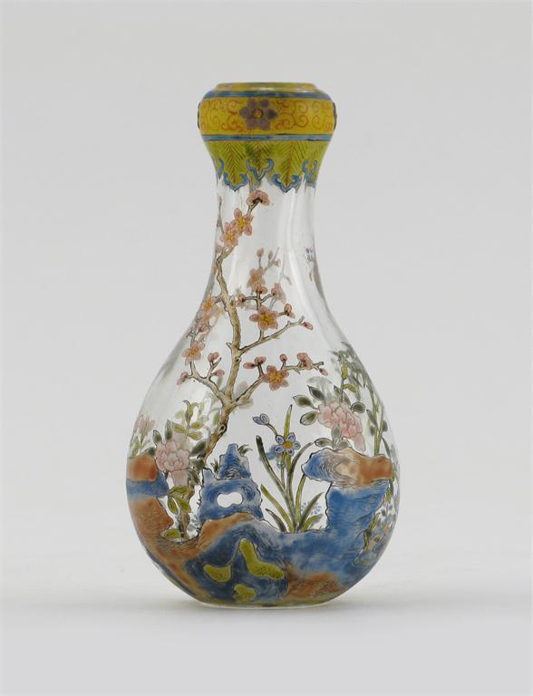 Appraisal: A Chinese small enamelled glass vase