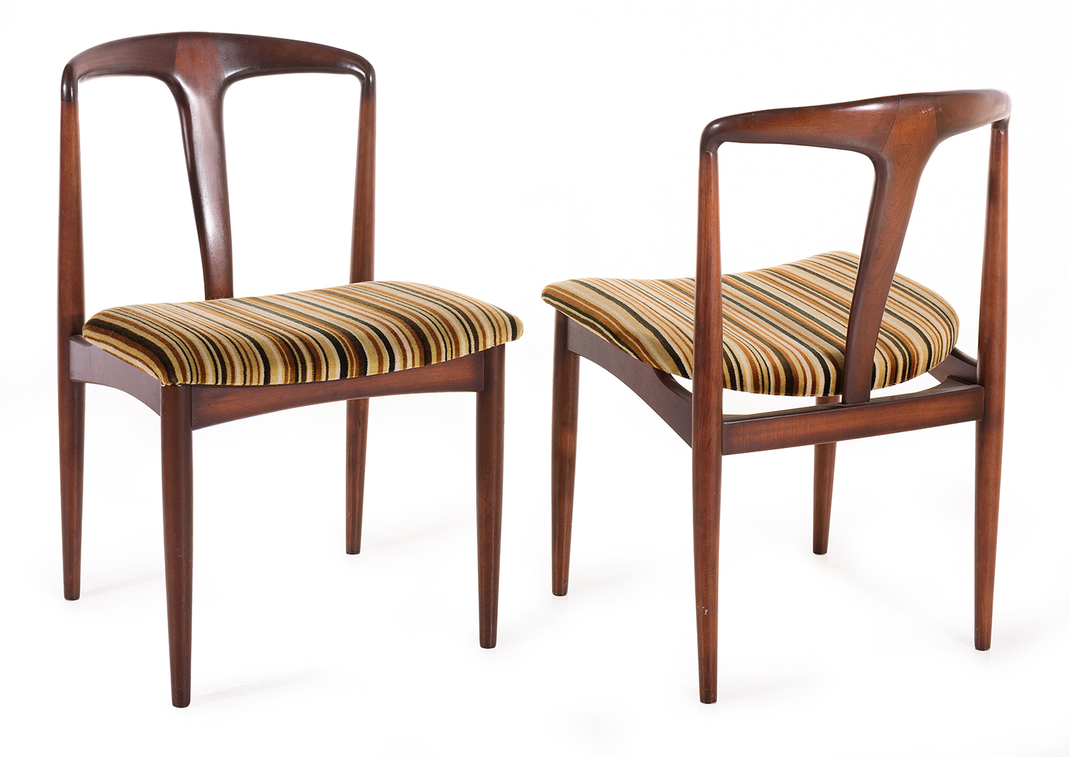 Appraisal: A SET OF EIGHT DINING CHAIRS IN THE STYLE OF