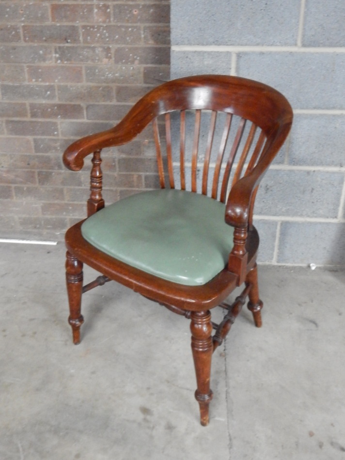 Appraisal: An early thC mahogany club office chair with a vertical