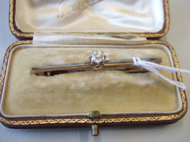 Appraisal: A gold and diamond set single stone bar brooch claw