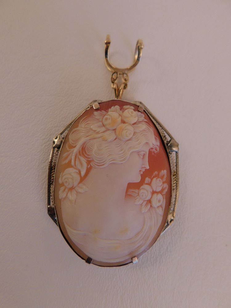 Appraisal: LARGE SHELL CAMEO WITH GOLD FRAME Fine Victorian shell cameo