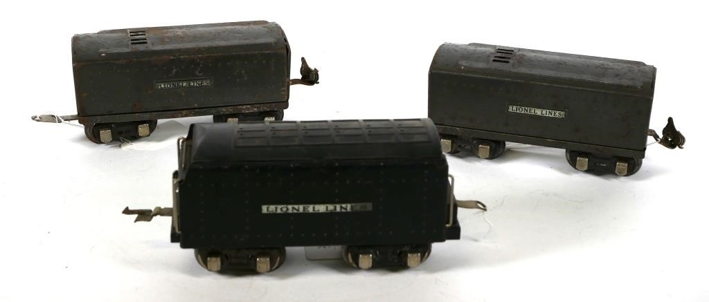 Appraisal: THREE VINTAGE LIONEL TENDERS T WThree Lionel tenders including T