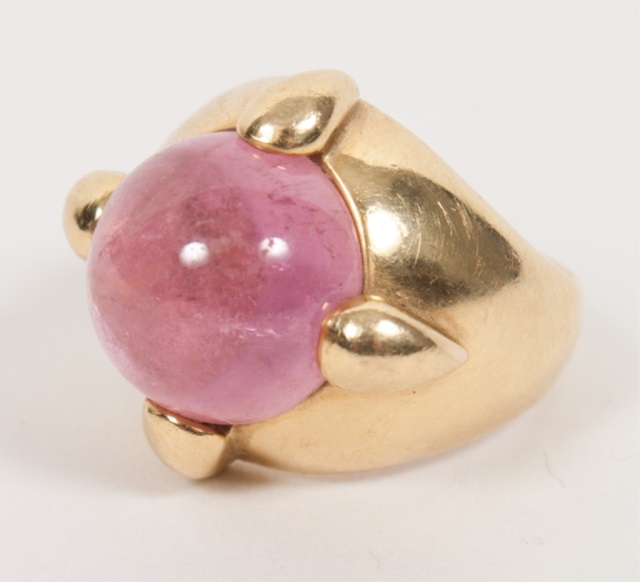 Appraisal: Italian K gold and pink sapphire ring presenting a high