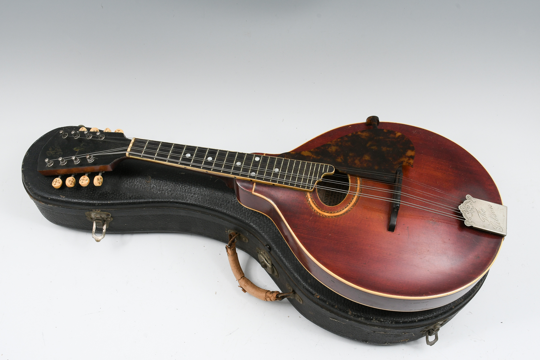 Appraisal: GIBSON A MANDOLIN IN CASE Serial at interior sticker circa