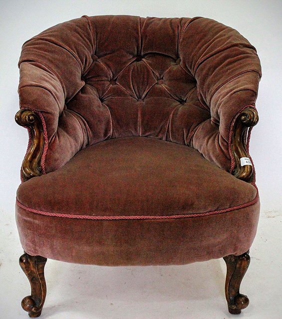 Appraisal: A VICTORIAN WALNUT FRAMED PINK DRALON UPHOLSTERED TUB CHAIR cm