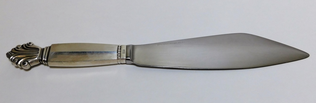 Appraisal: GEORG JENSEN STERLING SILVER ACORN CAKE KNIFE Denmark th CenturyAcorn