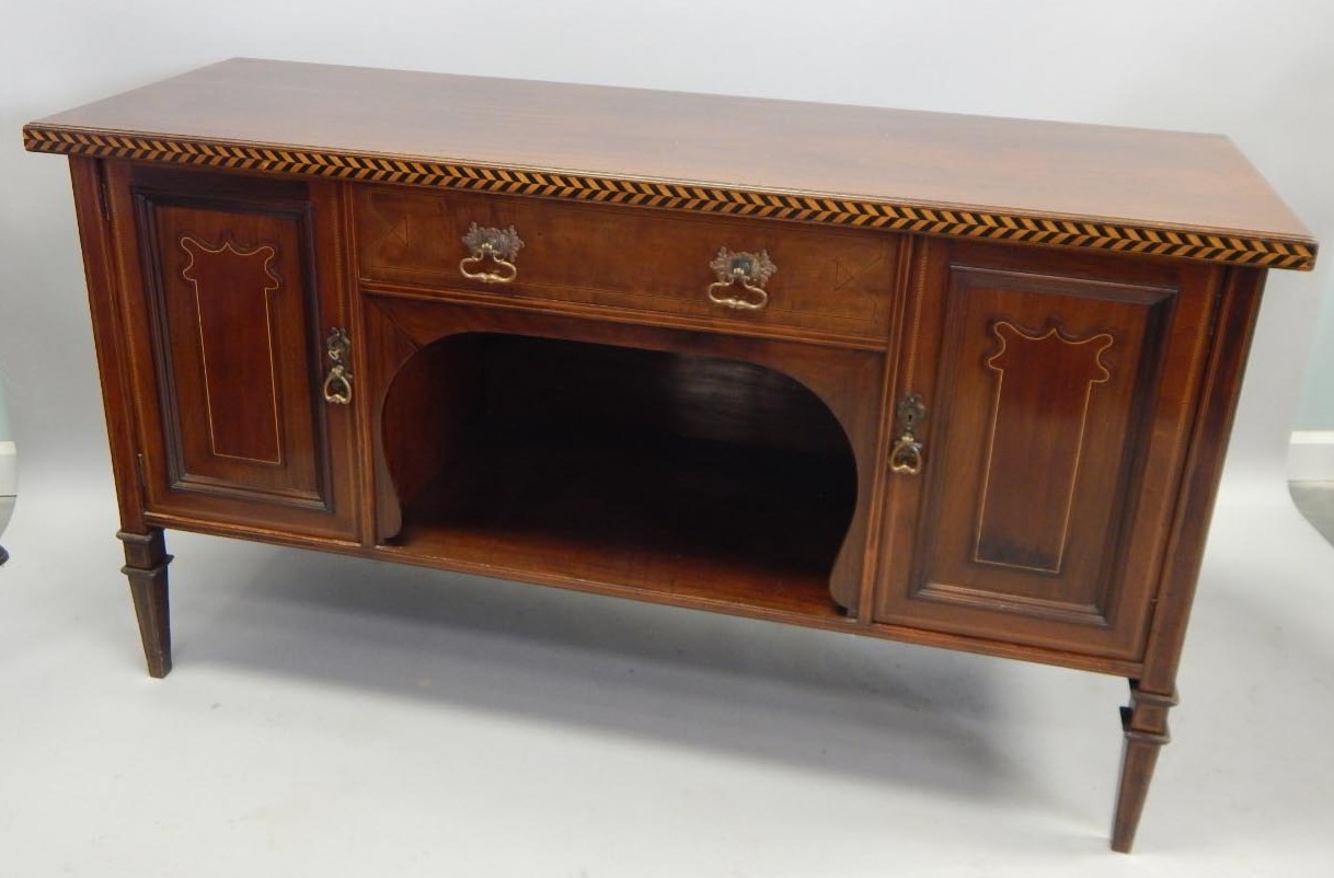 Appraisal: An Edwardian mahogany sideboard the rectangular top with an ebony