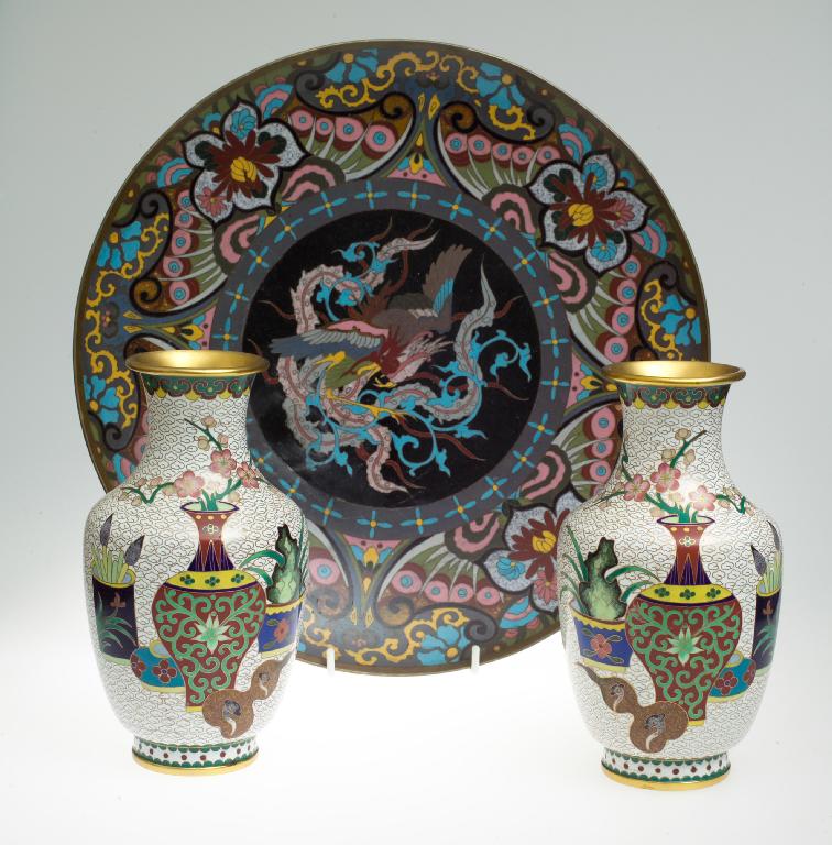 Appraisal: PAIR OF CHINESE CLOISONNE VASES EARLY th CENTURY of baluster