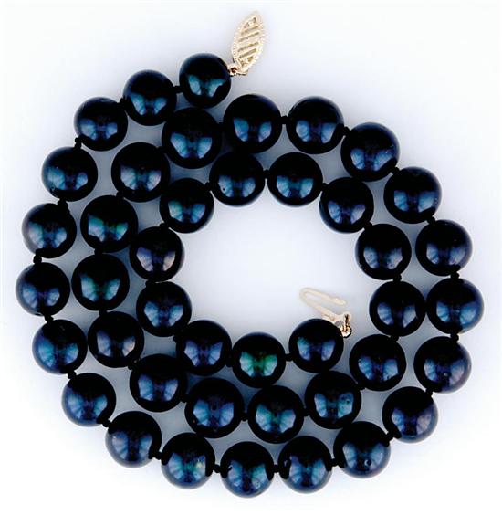 Appraisal: Black pearl necklace forty-two - mm black strand of cultured