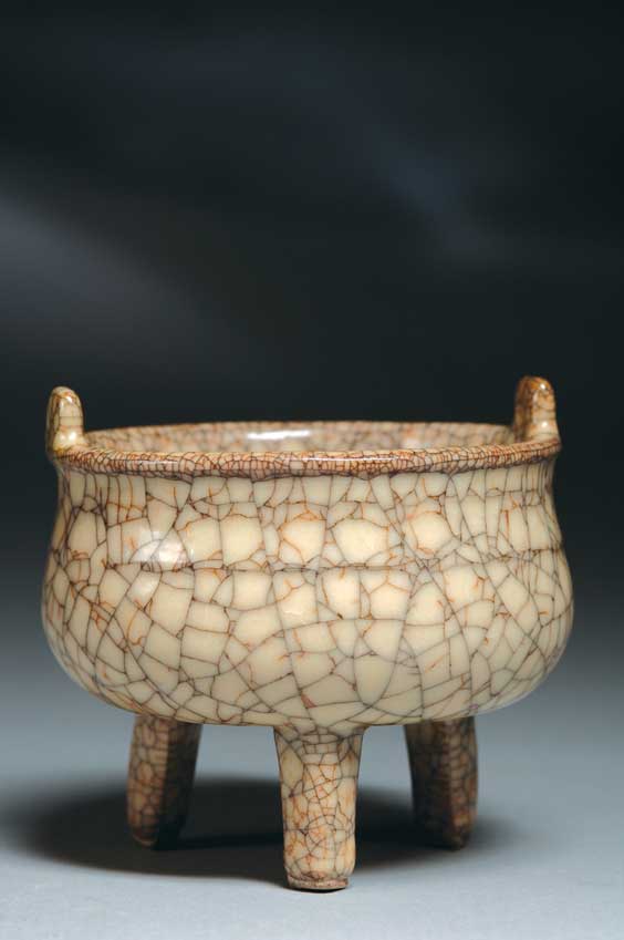 Appraisal: ANTIQUE GE-STYLE CRACKLE CENSER Antique Chinese Ge-style tan crackle glazed