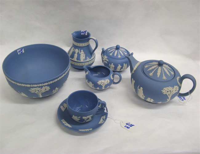 Appraisal: THIRTEEN PIECES OF WEDGWOOD tea pot creamer and sugar eight