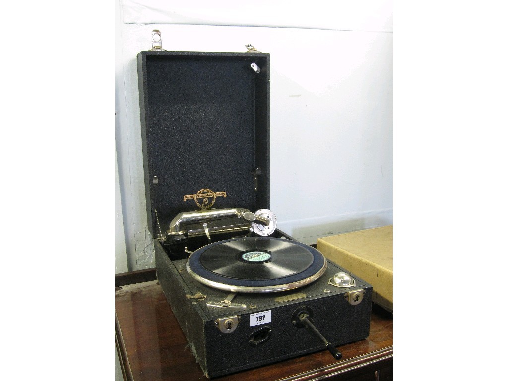 Appraisal: Lot comprising picnic gramophone and a quantity of records