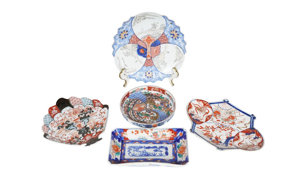 Appraisal: GROUP OF FIVE ASSORTED IMARI PORCELAIN DISHEScomprising two round dishes