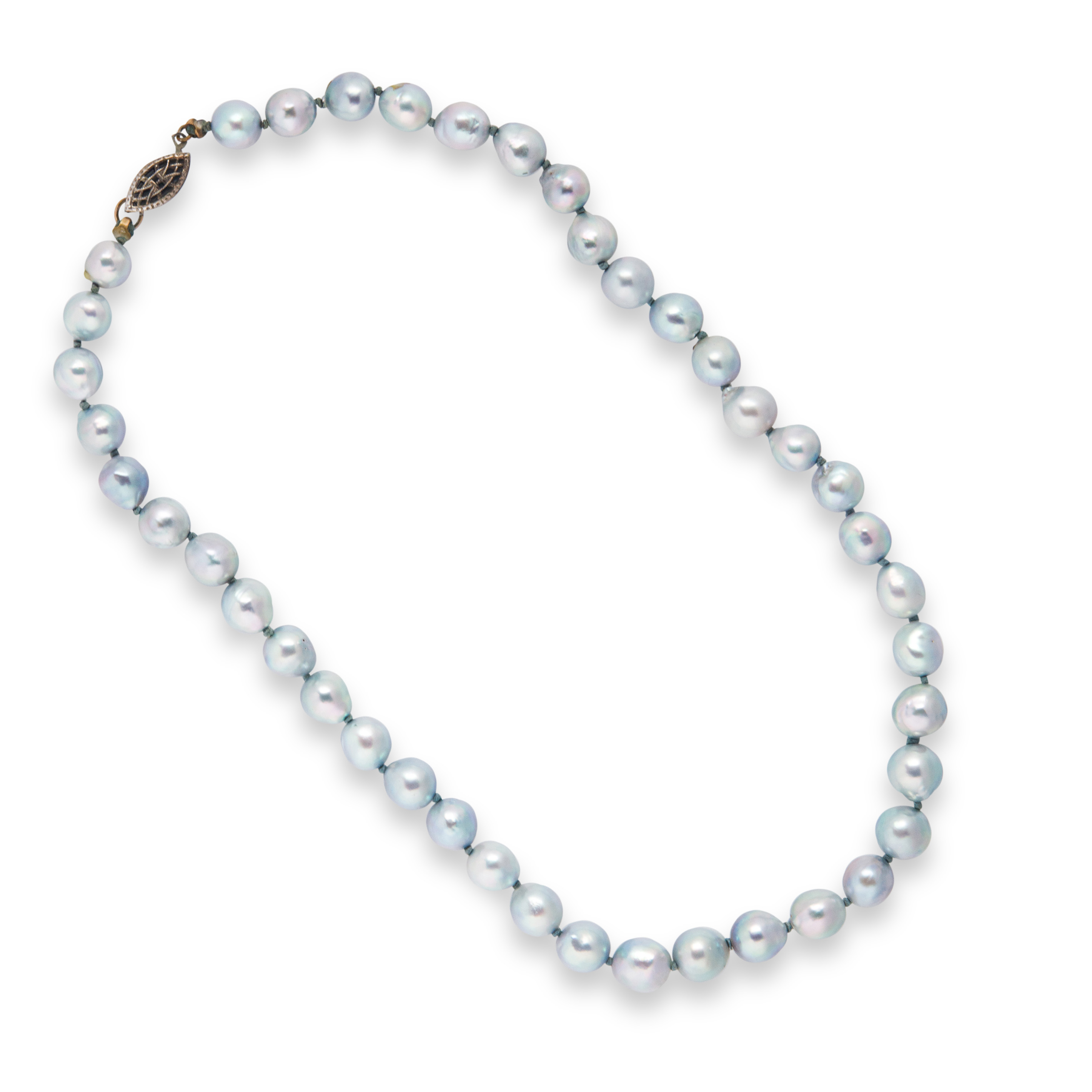 Appraisal: A TAHITIAN GREY PEARL NECKLACE A Tahitian grey pearl necklace