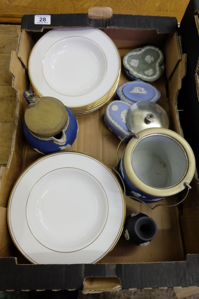 Appraisal: A collection of pottery to include Royal Doulton New Romance