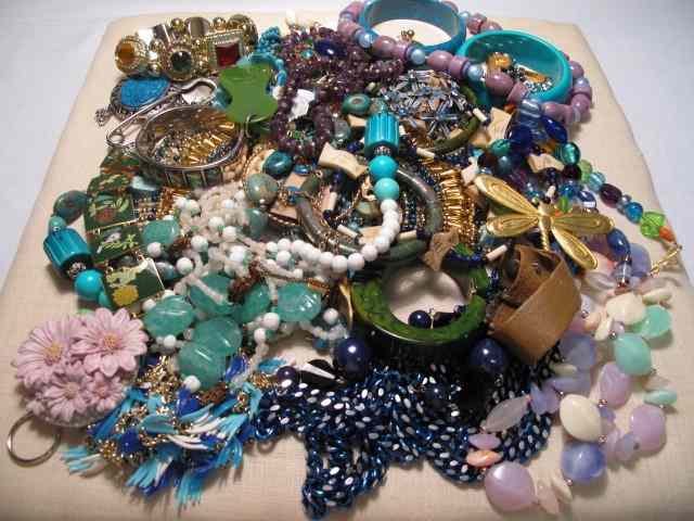 Appraisal: Tray lot of assorted costume jewelry Brands such as Sarah