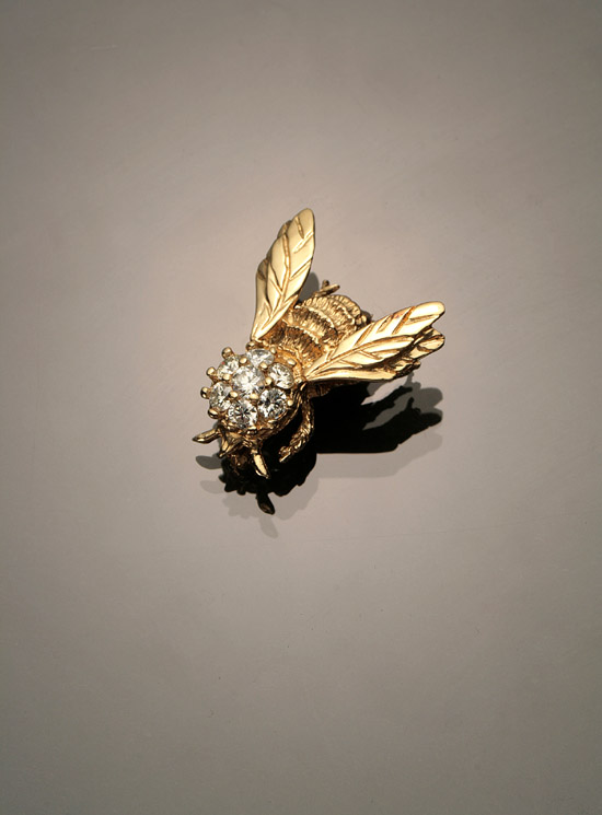 Appraisal: -Karat Yellow-Gold and Diamond 'Bee' Pin The back of the