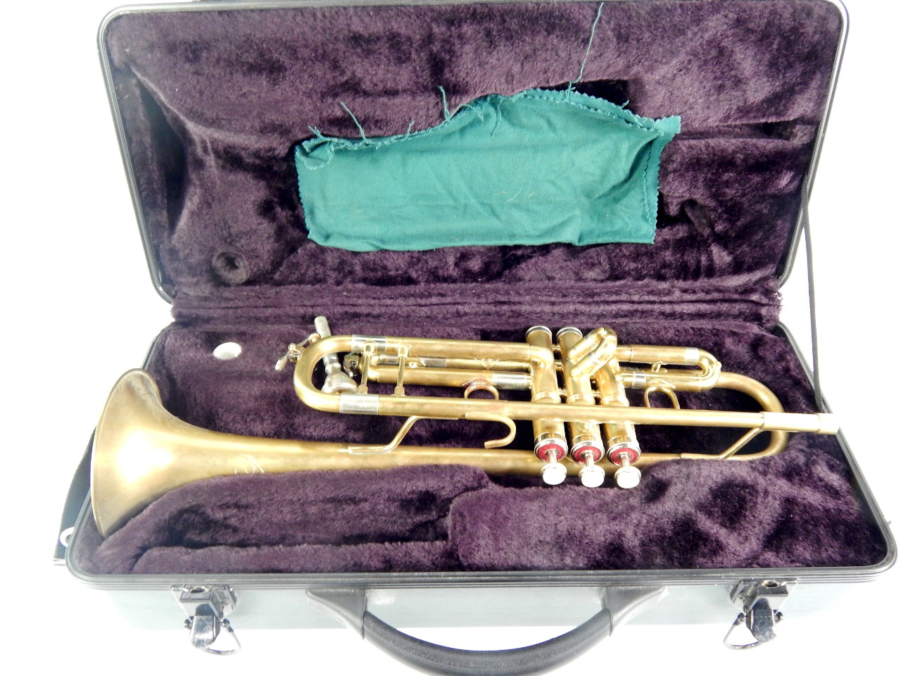 Appraisal: An Odyssey brass trumpet cased