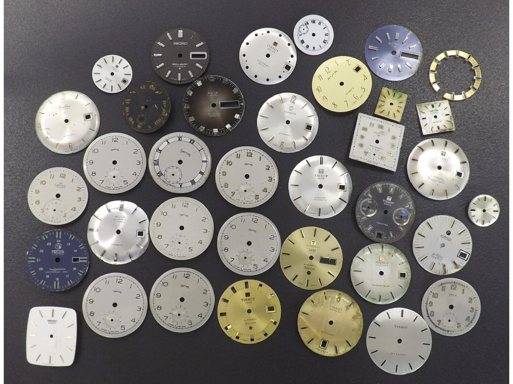 Appraisal: Selection of wristwatch dials to include eight Smiths eleven various