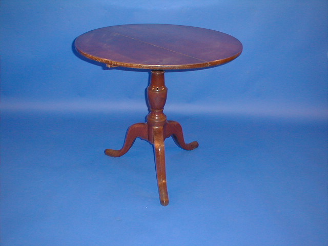 Appraisal: A Georgian oak supper table with circular tilt top and