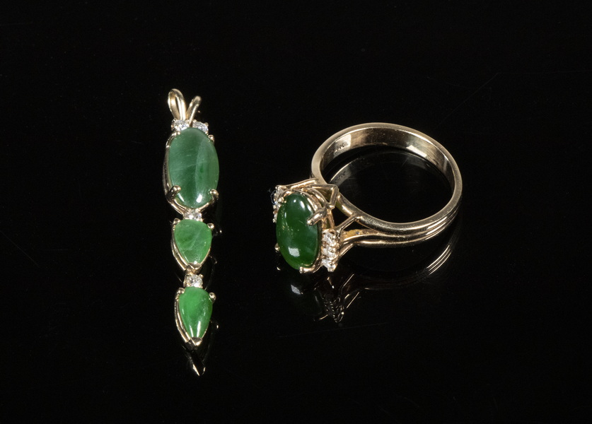 Appraisal: PC JADEITE SET Jadeite green K Yellow Gold pendant set