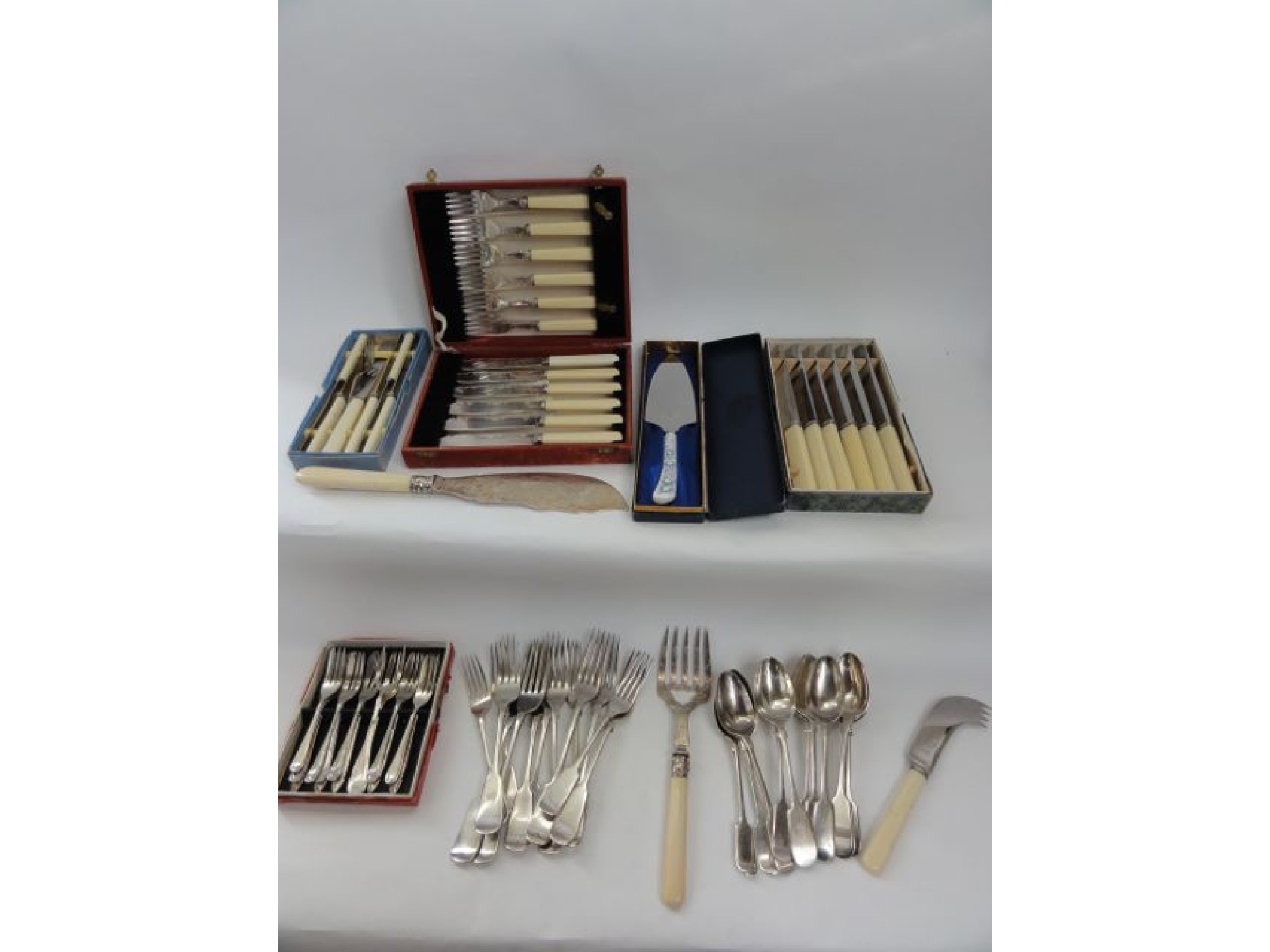 Appraisal: A cased set of fish knives and forks fish servers