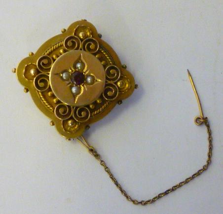 Appraisal: A LATE VICTORIAN CT GOLD BROOCH of quatrefoil form centred