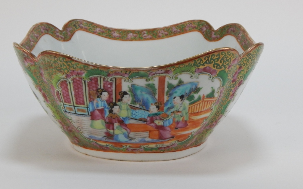 Appraisal: C CHINESE ROSE MEDALLION LOBED BOWL China th CenturyInterior avian