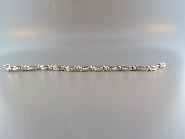 Appraisal: Diamond Bracelet round diamonds totaling carats in k white yellow