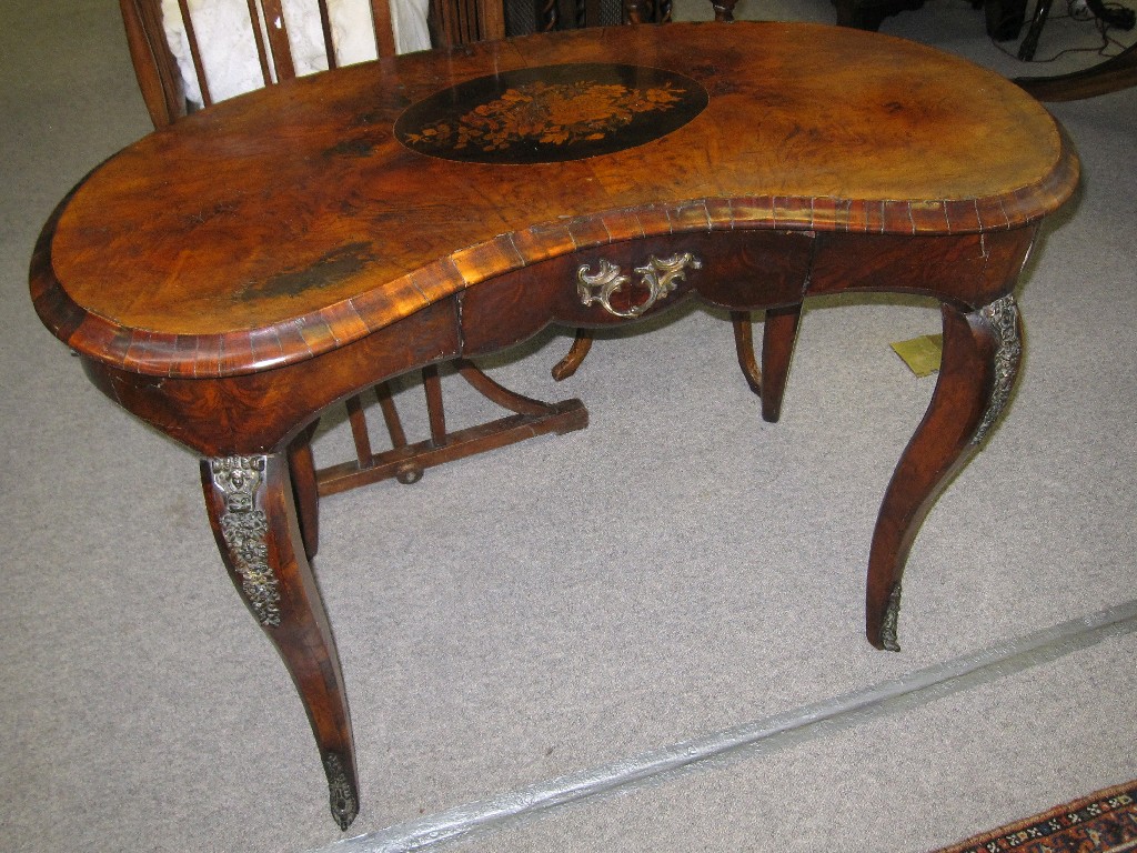 Appraisal: Victorian walnut kidney shaped side table with central oval floral