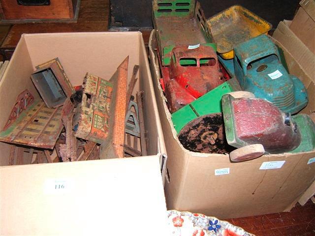 Appraisal: A quantity of ' ' gauge tin railway items including