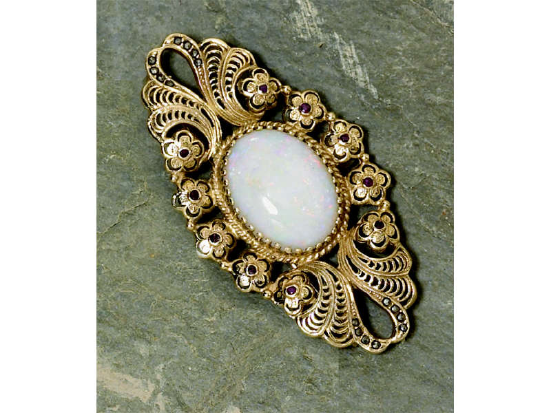 Appraisal: K YELLOW GOLD OPAL PIN k yellow gold pin with