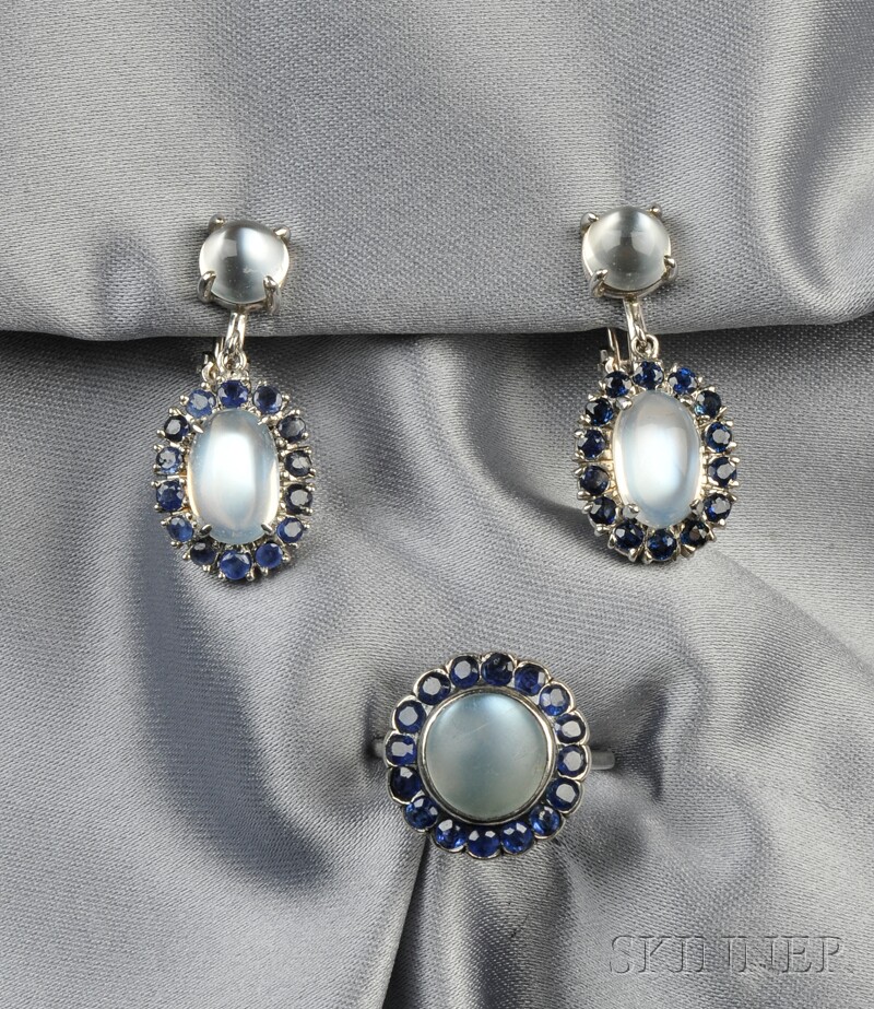 Appraisal: kt Gold Moonstone and Sapphire Ring and Earpendants the ring